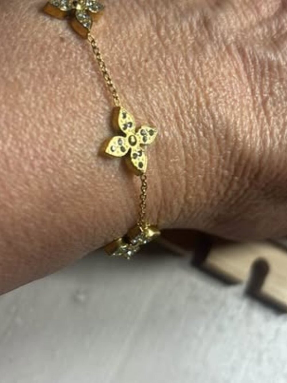7.25-8.5" Dainty Flowers Bracelet
